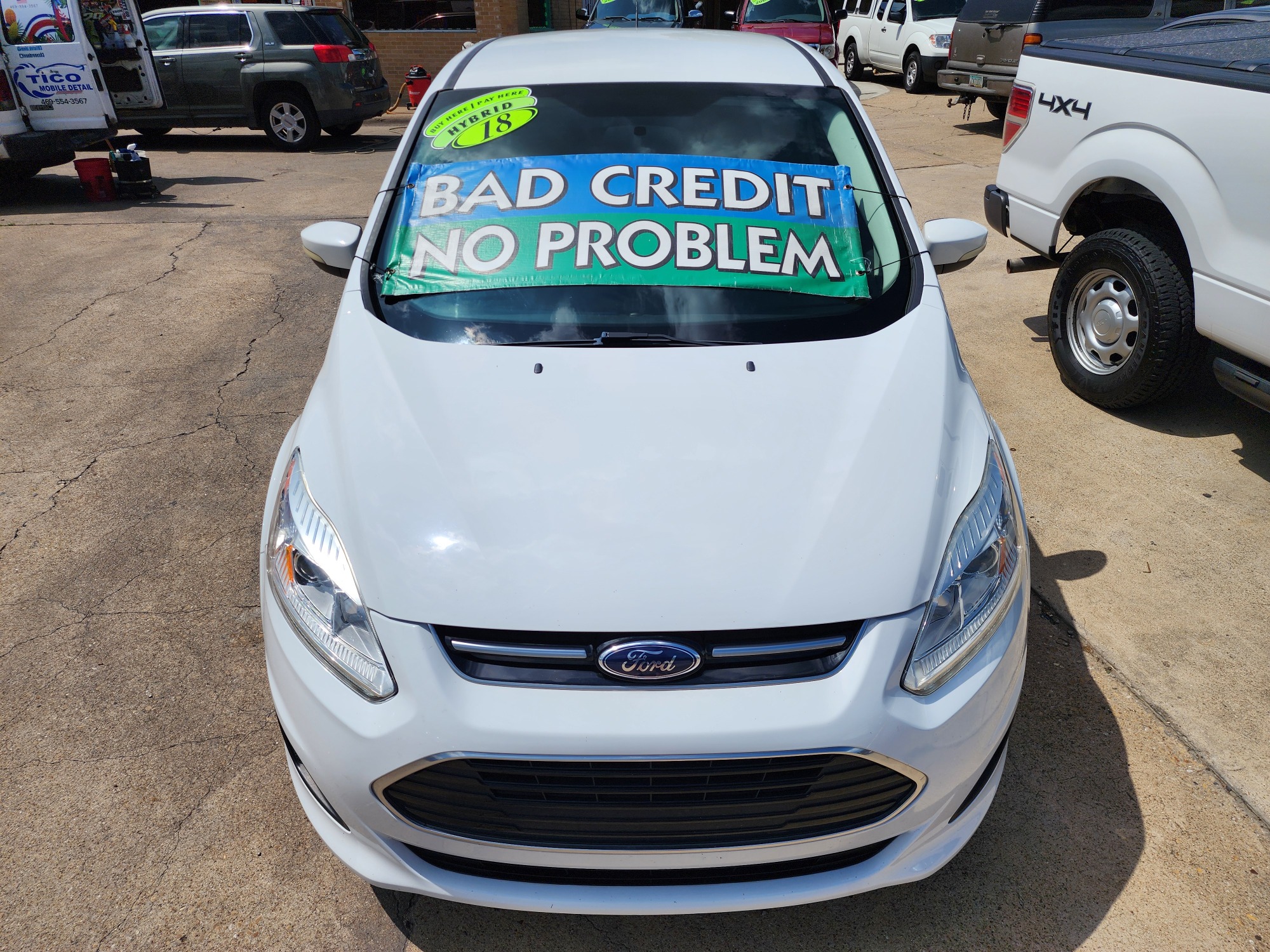 2018 DIAMOND WHITE Ford C-Max Hybrid SE (1FADP5AU8JL) with an 2.0L L4 DOHC 16V HYBRID engine, CVT transmission, located at 2660 S.Garland Avenue, Garland, TX, 75041, (469) 298-3118, 32.885551, -96.655602 - Welcome to DallasAutos4Less, one of the Premier BUY HERE PAY HERE Dealers in the North Dallas Area. We specialize in financing to people with NO CREDIT or BAD CREDIT. We need proof of income, proof of residence, and a ID. Come buy your new car from us today!! This is a Super Clean 2018 FORD C-MAX - Photo #8